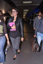 Sonakshi Sinha snapped at the airport as they  return from Dubai promotions of Lootera in Mumbai on 27th June 2013 (25).JPG